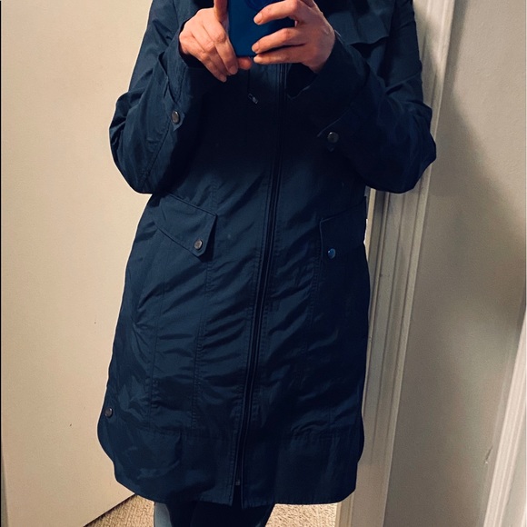 Cole Haan Navy blue rain coat with hoodie - Picture 8 of 8